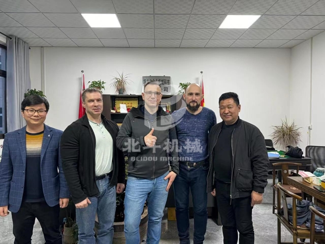 俄羅斯客戶至91视频黄色下载大全機械參觀考察91视频影院